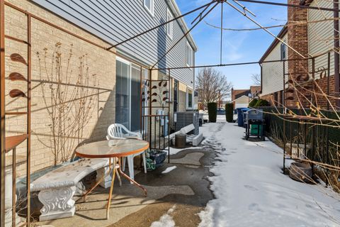 Tiny photo for 1458 Kingston Court, Des Plaines, IL 60018 (MLS # 12525734)