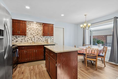 Tiny photo for 1458 Kingston Court, Des Plaines, IL 60018 (MLS # 12525734)