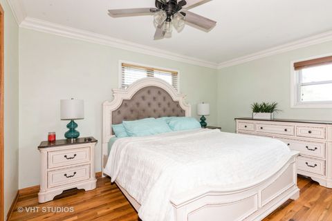 Tiny photo for 21W353 Drury Lane, Lombard, IL 60148 (MLS # 12421756)