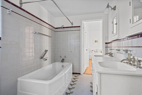 Tiny photo for 220 Sunset Ridge Road, Northfield, IL 60093 (MLS # 12589377)