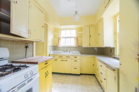 Tiny photo for 5832 N Kenton Avenue, Chicago, IL 60646 (MLS # 12490165)