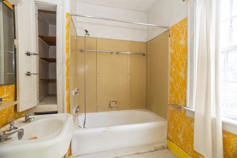 Tiny photo for 5832 N Kenton Avenue, Chicago, IL 60646 (MLS # 12490165)