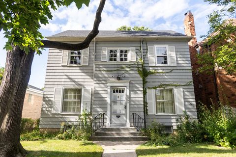 Photo of 5832 N Kenton Avenue, Chicago, IL 60646 (MLS # 12490165)
