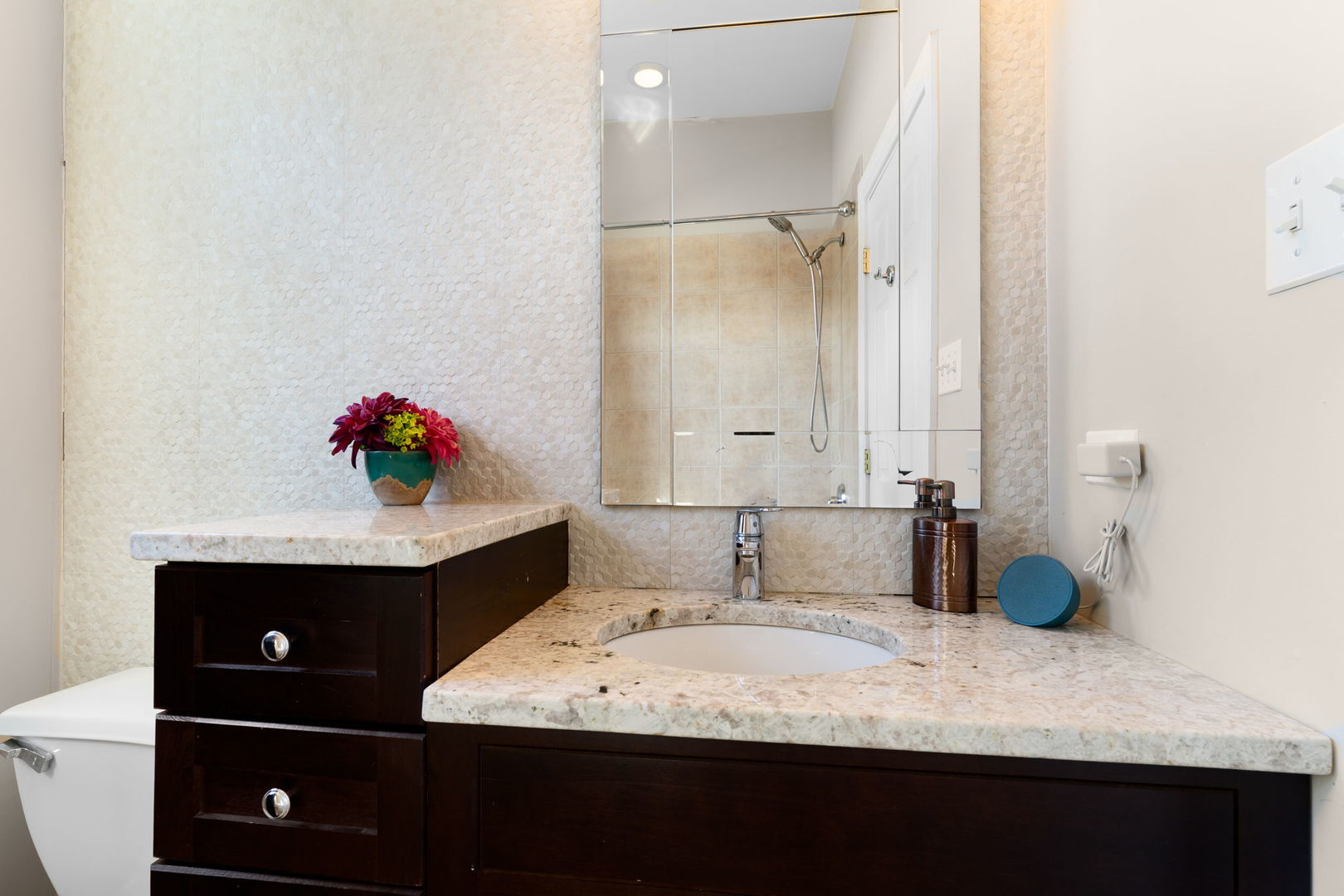 3113 W Warren Boulevard 401