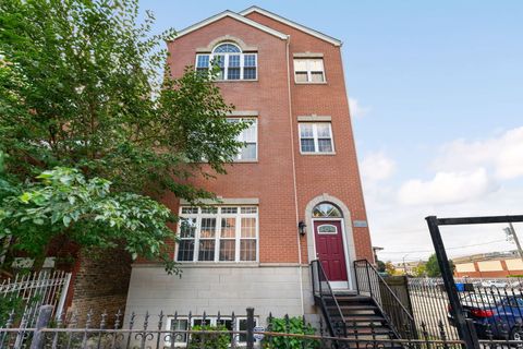 Photo of 3113 W Warren Boulevard #401, Chicago, IL 60612 (MLS # 12499170)