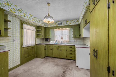 Tiny photo for 124 E Mill Street, Kewanee, IL 61443 (MLS # 12580391)