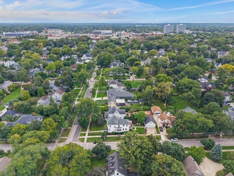 Tiny photo for 726 N Wheaton Avenue, Wheaton, IL 60187 (MLS # 12578979)