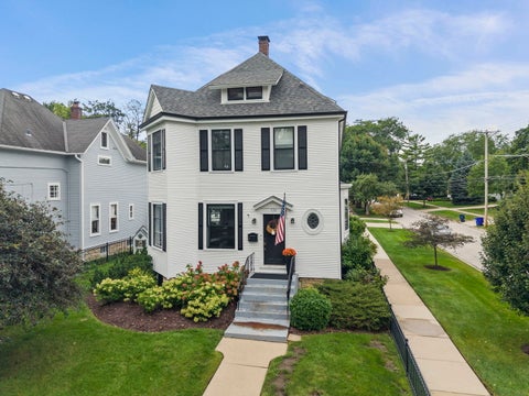 Photo of 726 N Wheaton Avenue, Wheaton, IL 60187 (MLS # 12578979)