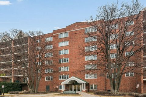 Photo of 1600 E Thacker Street #513, Des Plaines, IL 60016 (MLS # 12582037)
