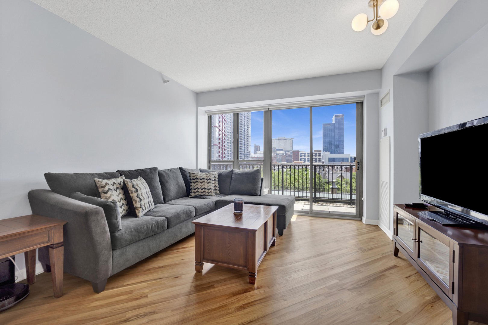 1717 S Prairie Avenue 608