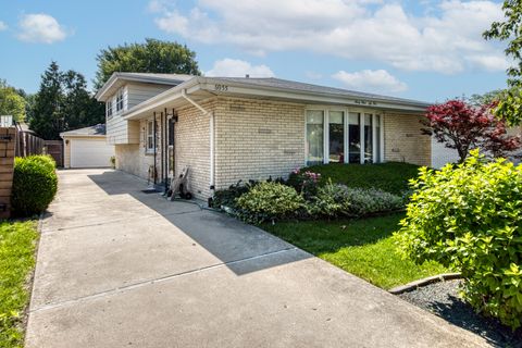 Tiny photo for 6955 N Dowagiac Avenue, Chicago, IL 60646 (MLS # 12490915)