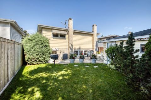 Tiny photo for 6955 N Dowagiac Avenue, Chicago, IL 60646 (MLS # 12490915)