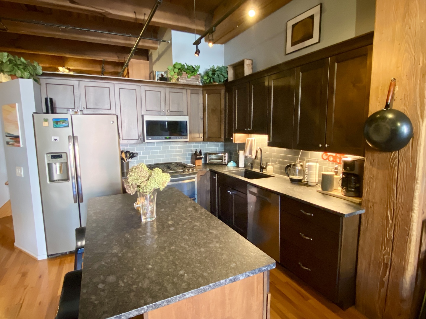 1250 W Van Buren Street 208