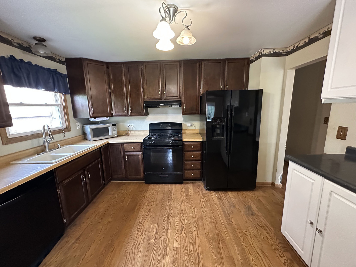 863 Pleasant Street