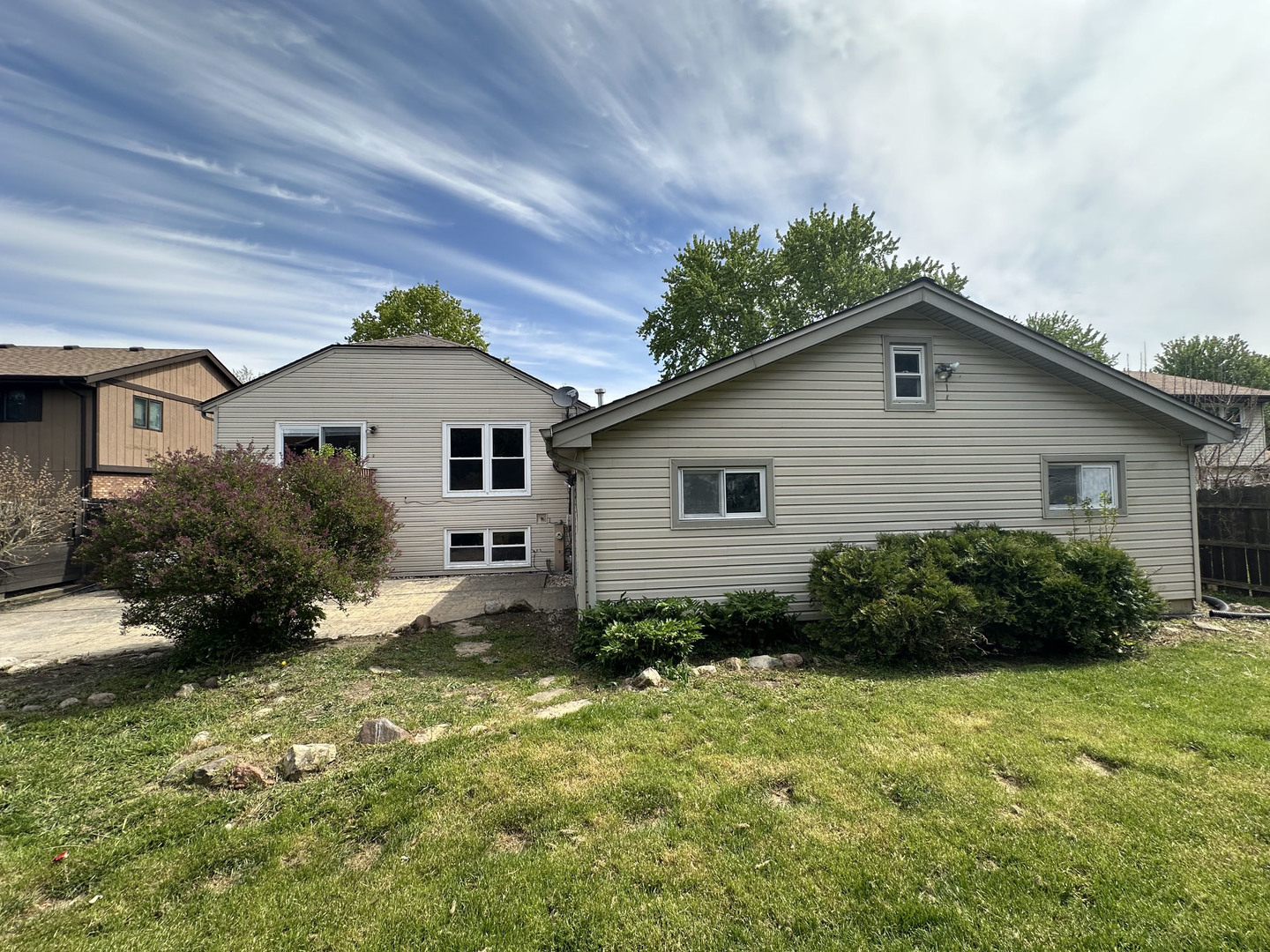 863 Pleasant Street