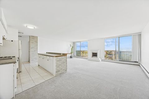 Tiny photo for 20 N Tower Road #12L, Oak Brook, IL 60523 (MLS # 12509156)