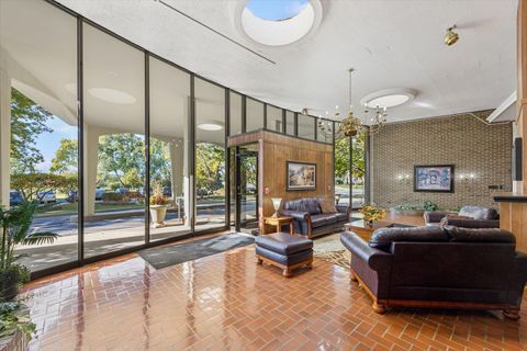 Tiny photo for 20 N Tower Road #12L, Oak Brook, IL 60523 (MLS # 12509156)