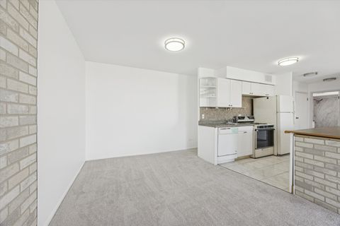 Tiny photo for 20 N Tower Road #12L, Oak Brook, IL 60523 (MLS # 12509156)