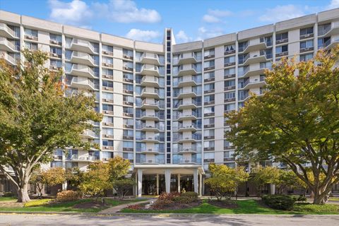 20 N Tower Road 12L Oak Brook IL 60523
