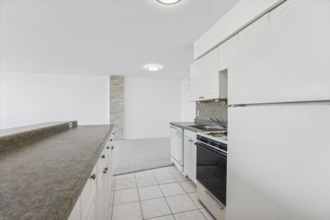 Tiny photo for 20 N Tower Road #12L, Oak Brook, IL 60523 (MLS # 12509156)