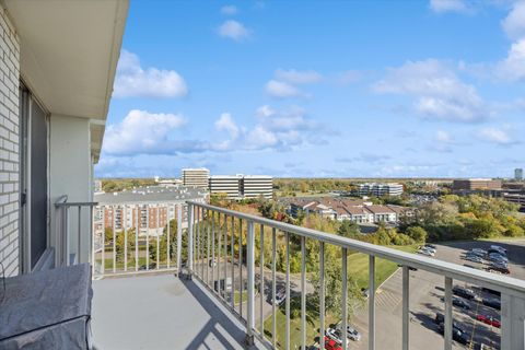 Tiny photo for 20 N Tower Road #12L, Oak Brook, IL 60523 (MLS # 12509156)