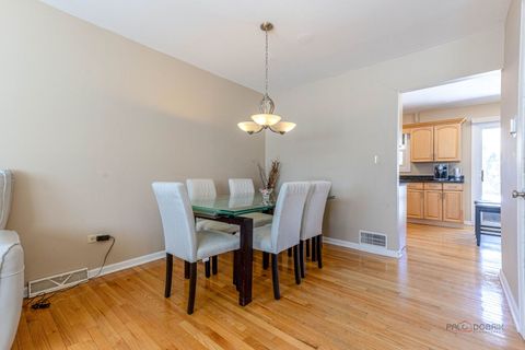 Tiny photo for 6 Forest Lane, Elk Grove Village, IL 60007 (MLS # 12556442)