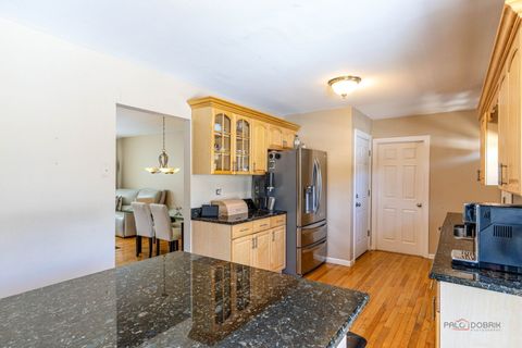 Tiny photo for 6 Forest Lane, Elk Grove Village, IL 60007 (MLS # 12556442)