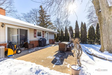 Tiny photo for 6 Forest Lane, Elk Grove Village, IL 60007 (MLS # 12556442)