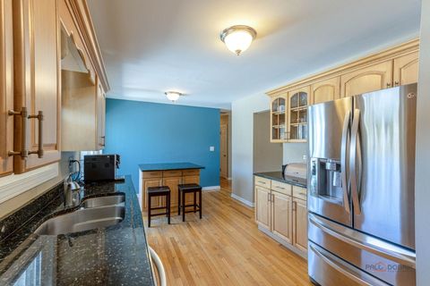 Tiny photo for 6 Forest Lane, Elk Grove Village, IL 60007 (MLS # 12556442)