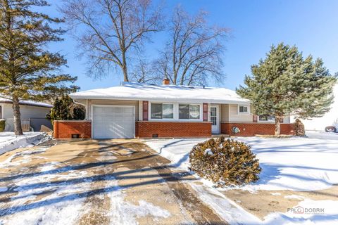 Tiny photo for 6 Forest Lane, Elk Grove Village, IL 60007 (MLS # 12556442)