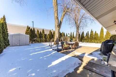 Tiny photo for 6 Forest Lane, Elk Grove Village, IL 60007 (MLS # 12556442)