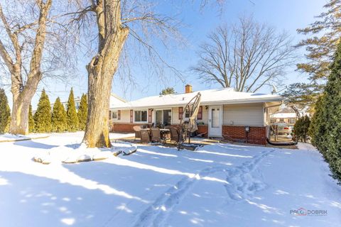Tiny photo for 6 Forest Lane, Elk Grove Village, IL 60007 (MLS # 12556442)