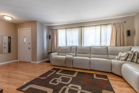 Tiny photo for 6 Forest Lane, Elk Grove Village, IL 60007 (MLS # 12556442)