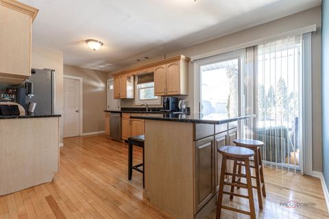 Tiny photo for 6 Forest Lane, Elk Grove Village, IL 60007 (MLS # 12556442)