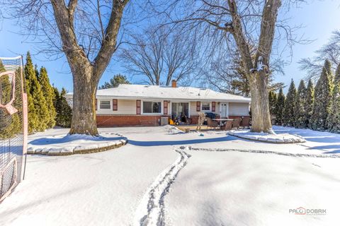 Tiny photo for 6 Forest Lane, Elk Grove Village, IL 60007 (MLS # 12556442)