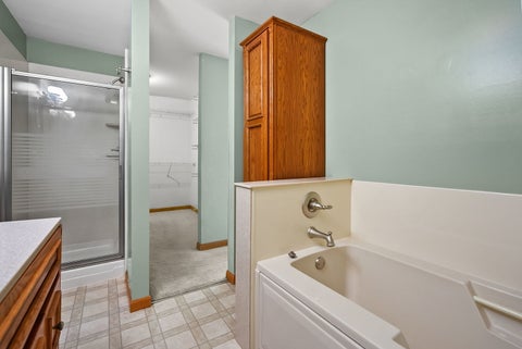 Tiny photo for 19 Quinn Court, Davenport, IA 52802 (MLS # 12682398)
