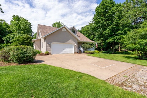 Tiny photo for 19 Quinn Court, Davenport, IA 52802 (MLS # 12682398)