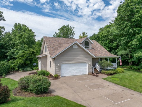 Tiny photo for 19 Quinn Court, Davenport, IA 52802 (MLS # 12682398)