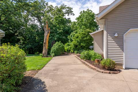 Tiny photo for 19 Quinn Court, Davenport, IA 52802 (MLS # 12682398)