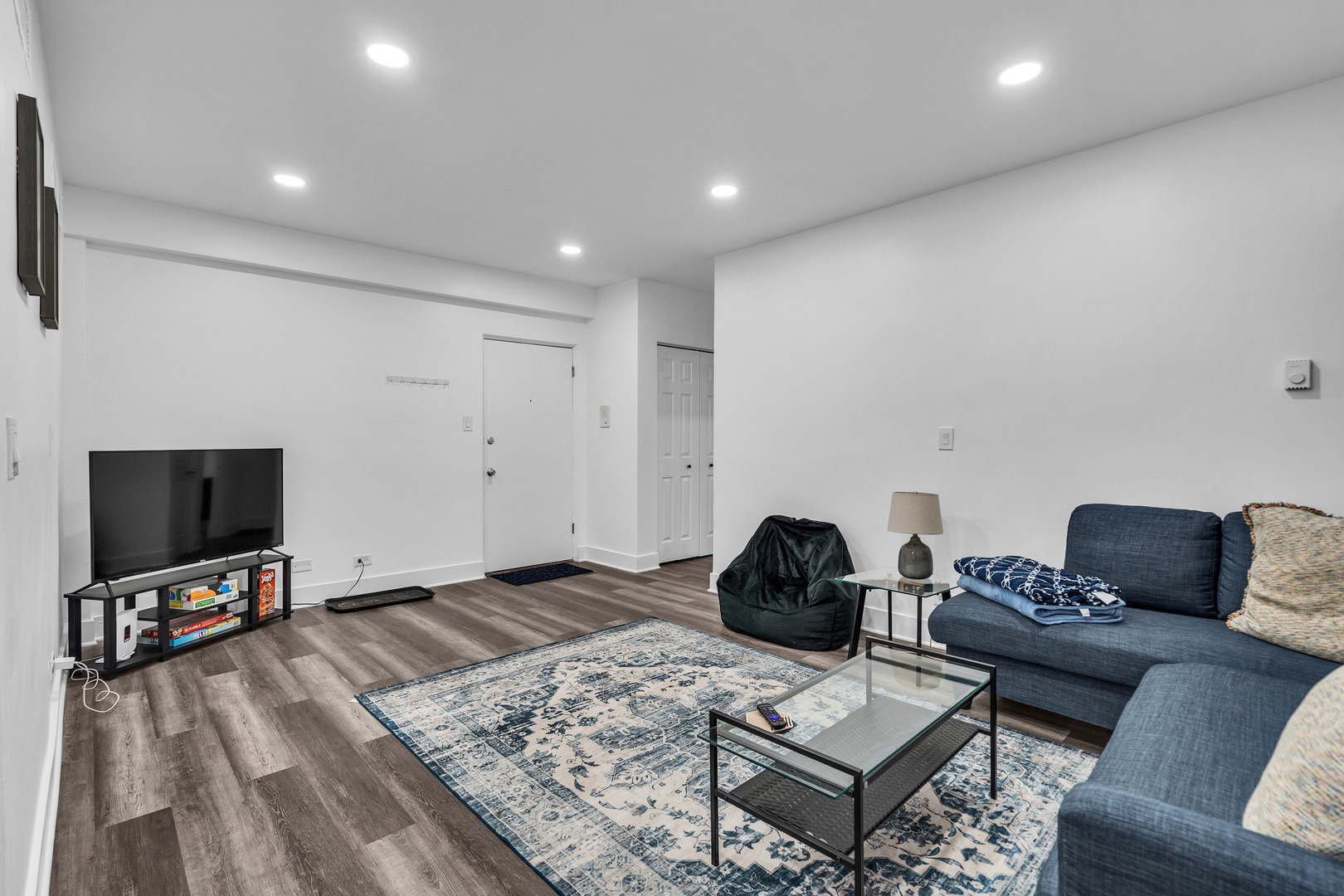 5335 N CALIFORNIA Avenue 103