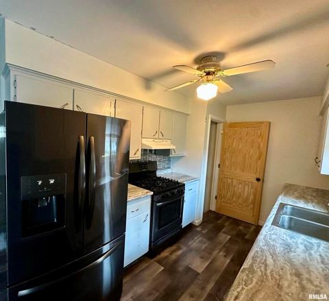 Tiny photo for 2804 OAK Street, Davenport, IA 52806 (MLS # 100000316)