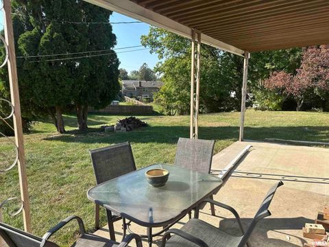 Tiny photo for 2804 OAK Street, Davenport, IA 52806 (MLS # 100000316)