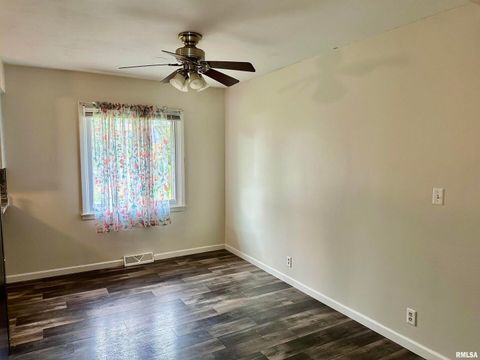 Tiny photo for 2804 OAK Street, Davenport, IA 52806 (MLS # 100000316)