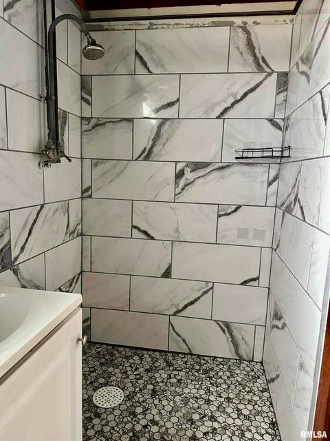 Tiny photo for 2804 OAK Street, Davenport, IA 52806 (MLS # 100000316)