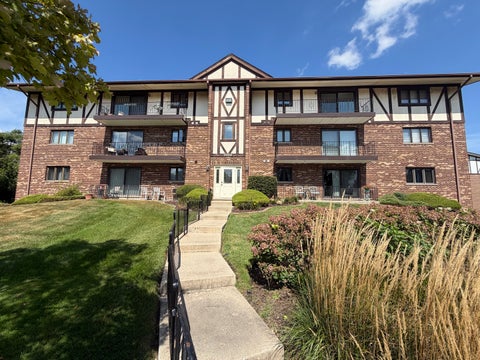 Photo of 11006 S Theresa Circle #3B, Palos Hills, IL 60465 (MLS # 12758443)