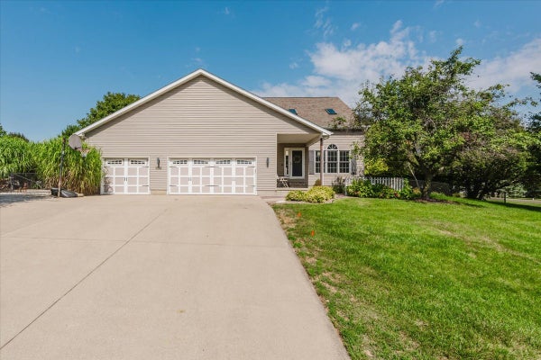 19598 NOTTINGHAM DR, BLOOMINGTON, IL 61705 - Image 1a40505ff84df50a4f0384bf06d9e2a7/2437618926