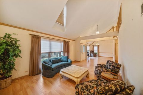 Tiny photo for 513 Rosebud Drive N, Lombard, IL 60148 (MLS # 12509413)