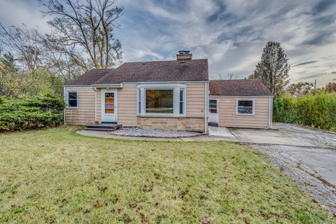 17W517 Manor Lane Villa Park IL 60181