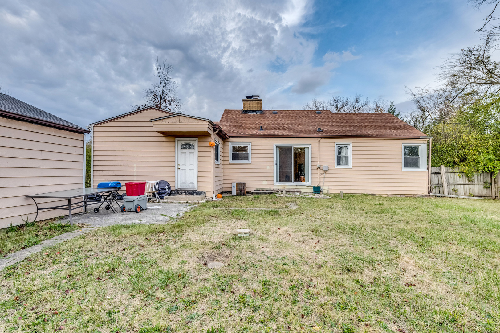 17W517 Manor Lane