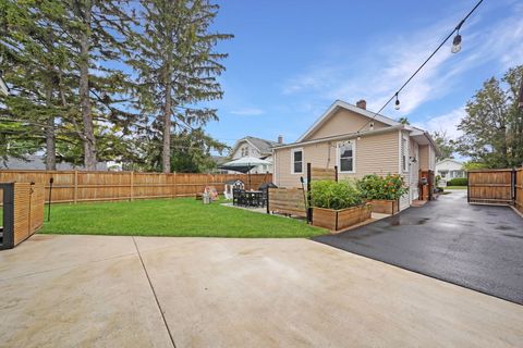Tiny photo for 1107 E Prairie Avenue, Des Plaines, IL 60016 (MLS # 12492781)